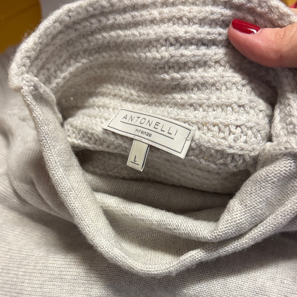Antonelli Firenze Women's Elegant Cream Turtleneck Sweater